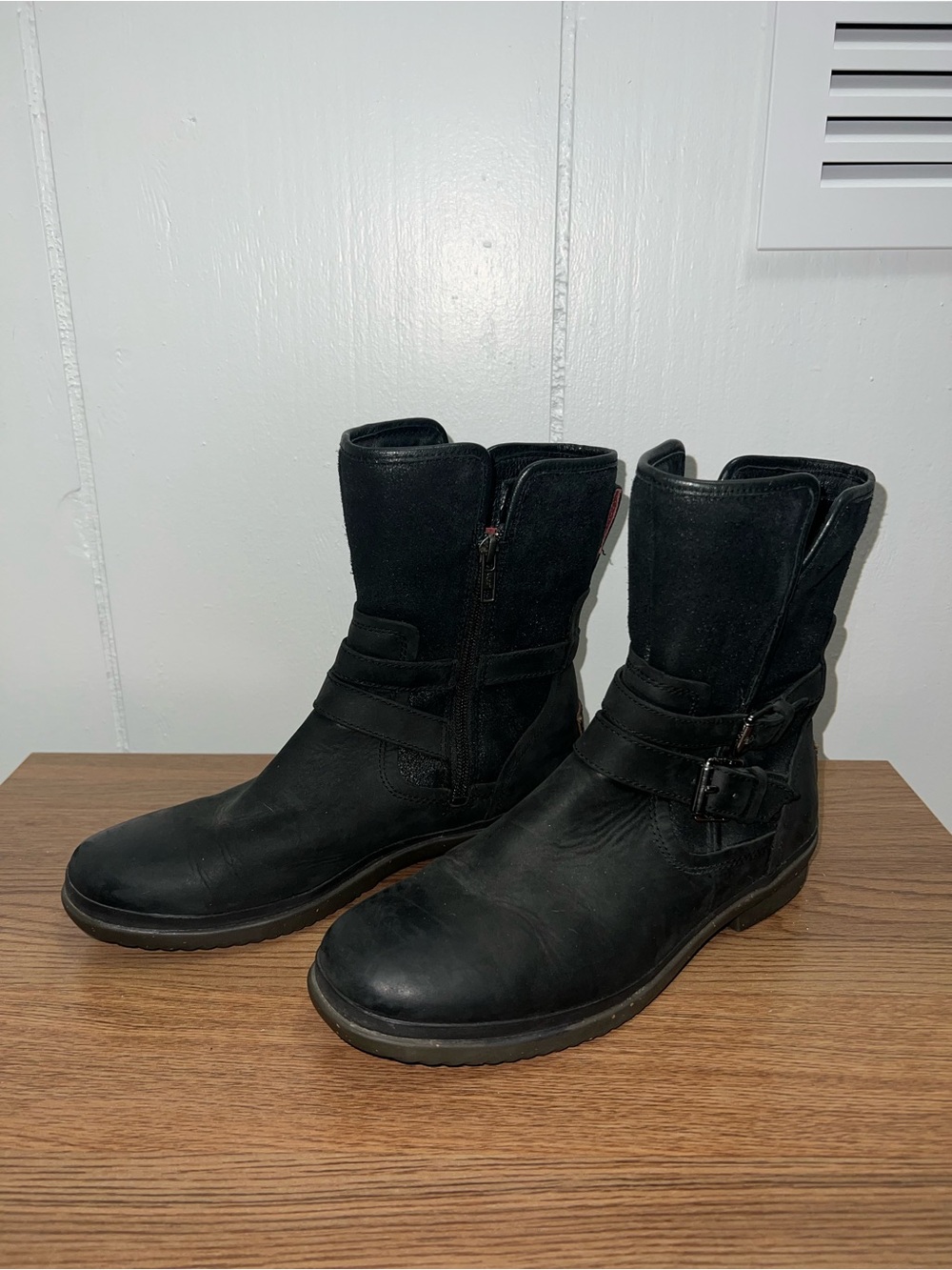 UGG Simmens Boot 1008439 Women Sz 9 Black Waterproof Leather Harness - Picture 3 of 10